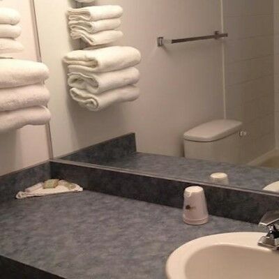 The Kanata Inns Invermere Bagian luar foto